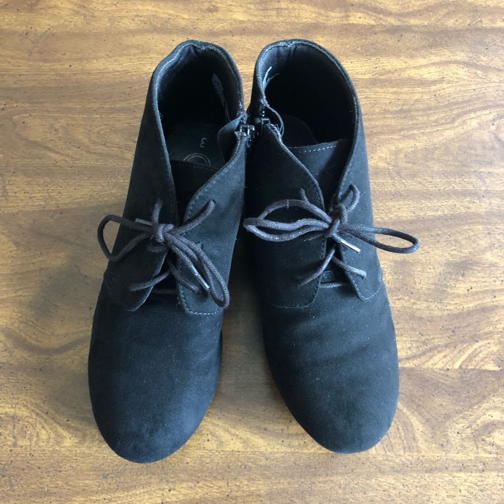Witchy Witch Suede Like Wedge Booties Laces Size 3